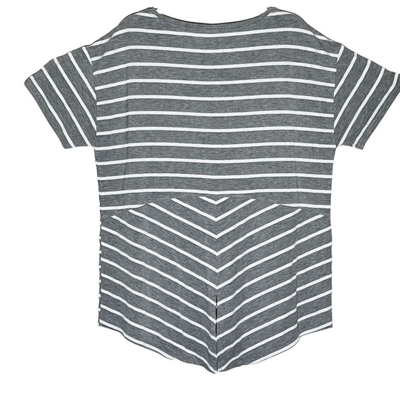 Chico’s Zenergy Grey and White Striped Short Sleeve shirt Women’s 12 /14 - Picture 2 of 6